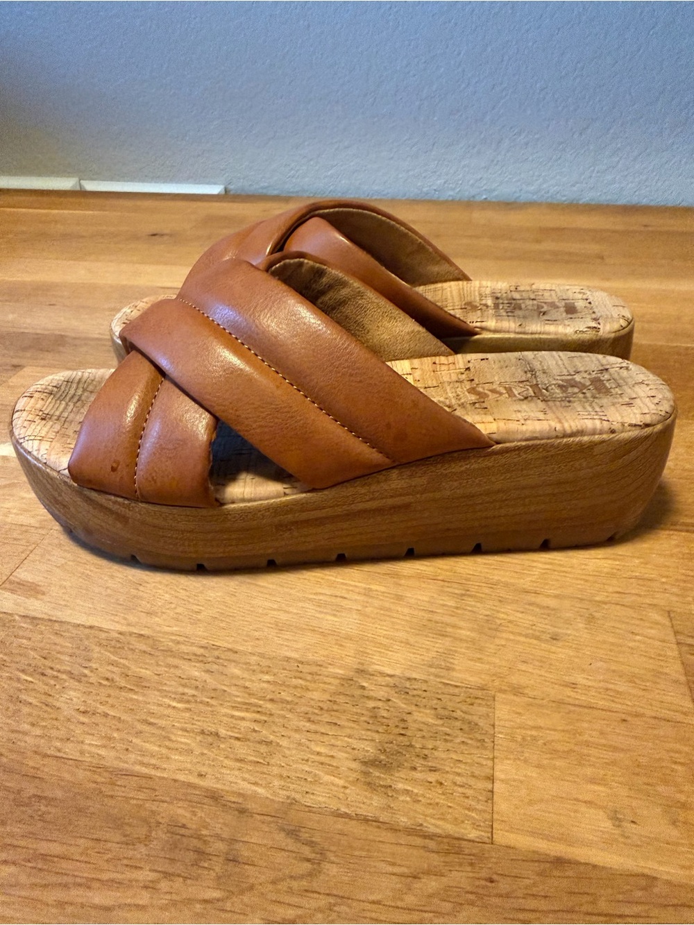 KORKS Womens FAITHE Criss-Cross Wedge Sandals size 6